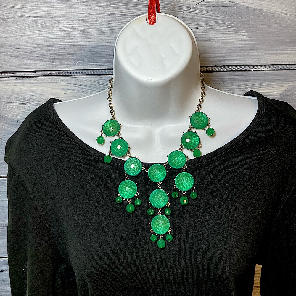 VINTAGE GREEN PRISM CUT BUBBLE NECKLACE ON GOLD COLORED CHAIN